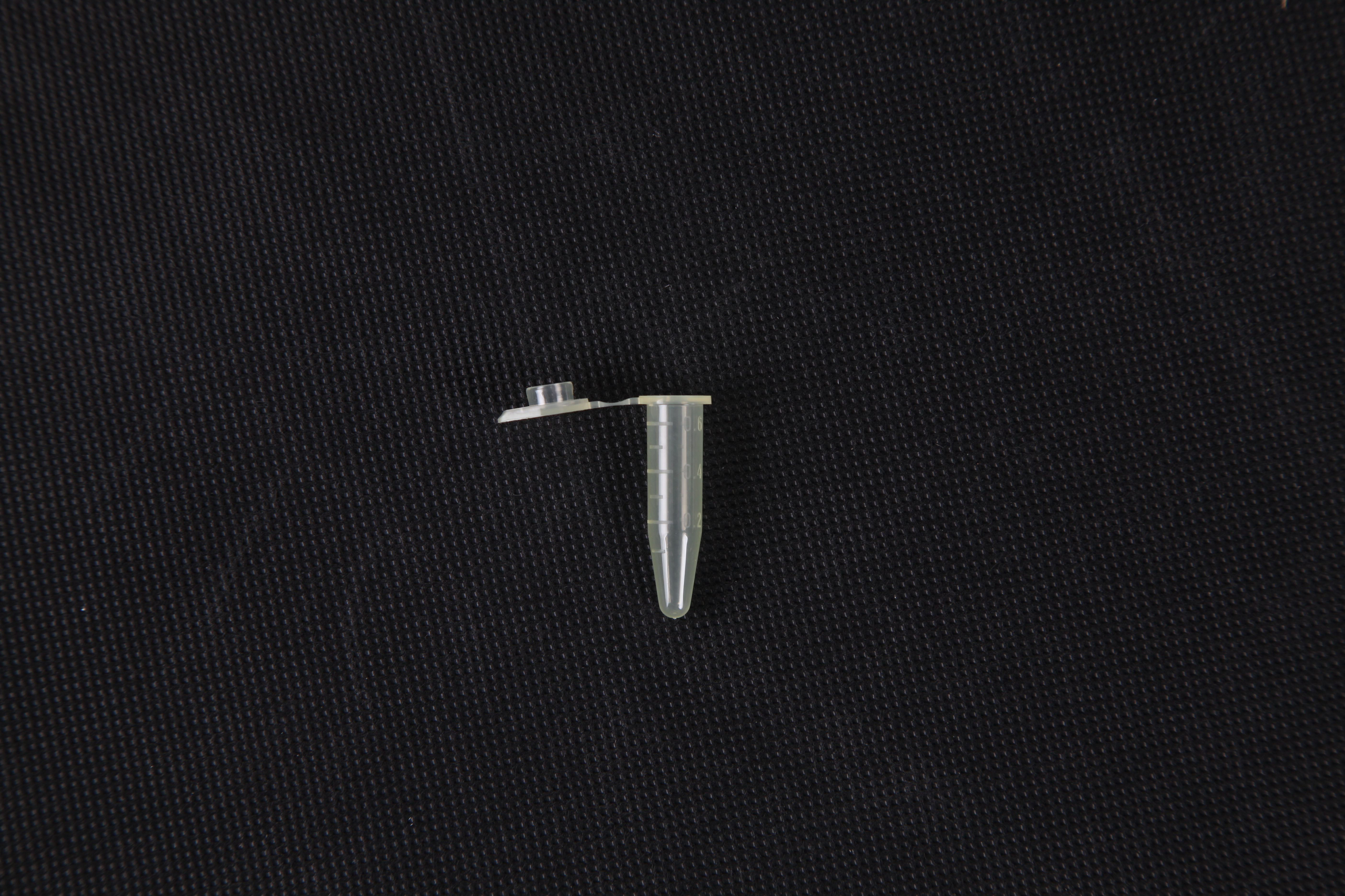 按压盖微量离心管（0.6ml、PP材质、黄色、袋装，非灭菌、用于核酸储存） - Axygen